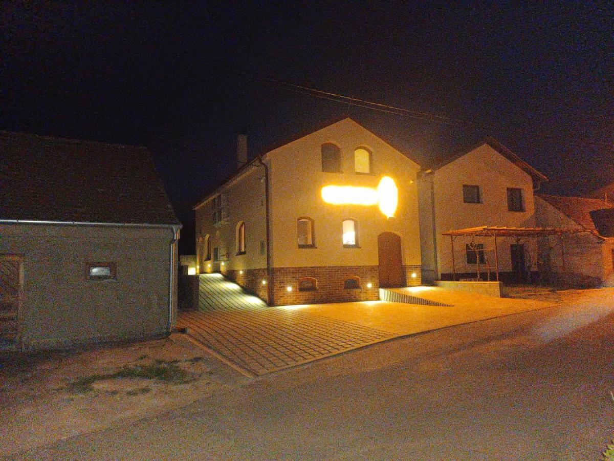 Sklep Vino Strycek Guest House Velké Bílovice Eksteriør bilde