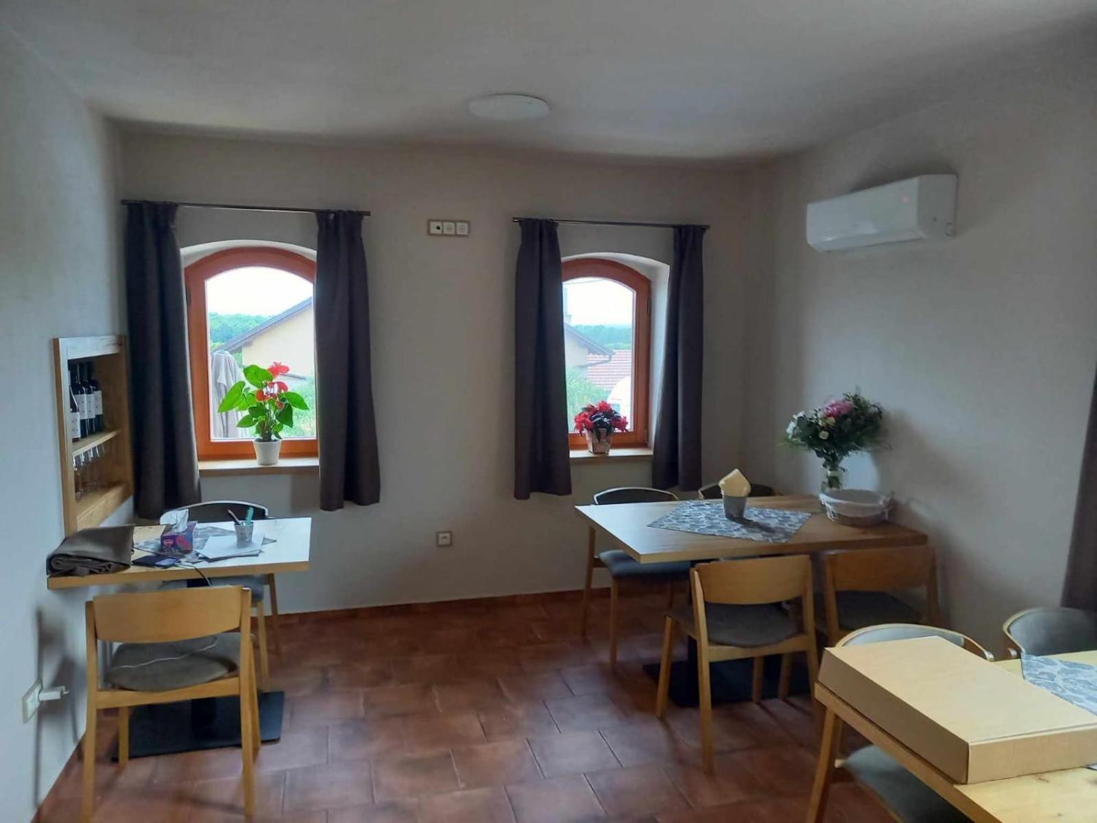 Sklep Vino Strycek Guest House Velké Bílovice Eksteriør bilde